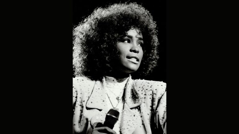 A black and white photo of whitney houston